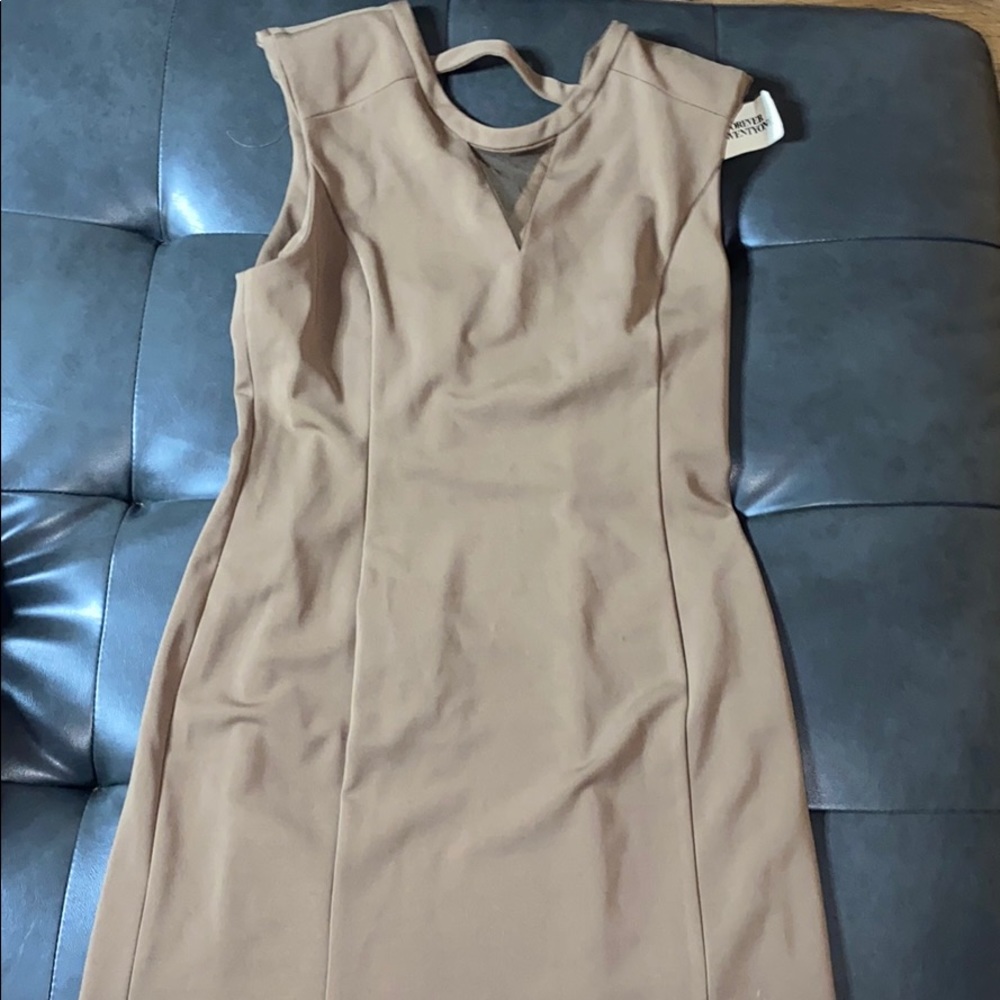 Sleeves tan short dress